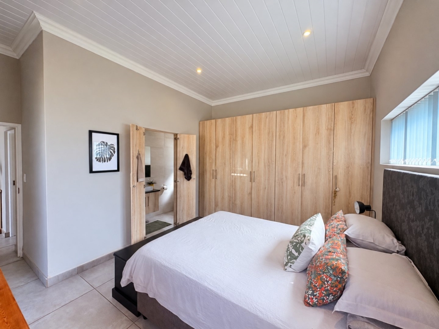 3 Bedroom Property for Sale in Outeniquasbosch Western Cape
